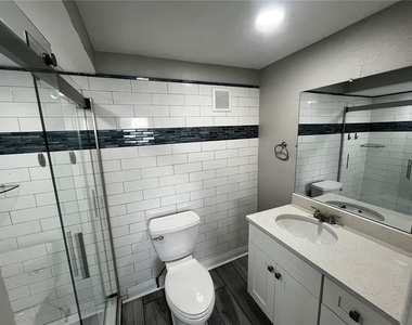 2566 Gary Circle - Photo Thumbnail 2