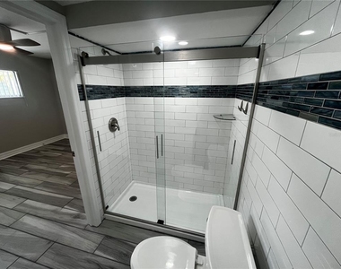 2566 Gary Circle - Photo Thumbnail 9