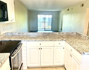 6033 34th Street W - Photo Thumbnail 7