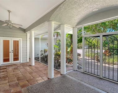 4935 Riverwood Avenue - Photo Thumbnail 9