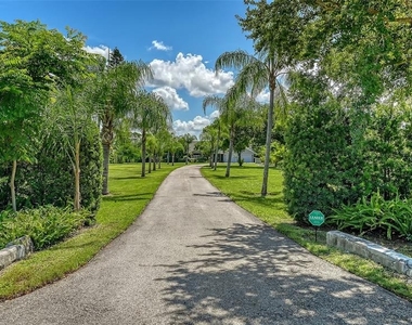 4935 Riverwood Avenue - Photo Thumbnail 2