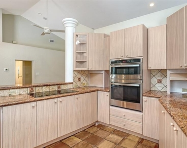 4935 Riverwood Avenue - Photo Thumbnail 16