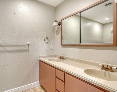 4935 Riverwood Avenue - Photo Thumbnail 36