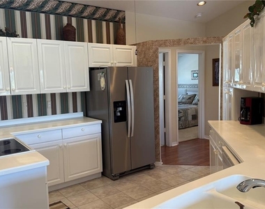 6632 Pineview Terrace - Photo Thumbnail 6