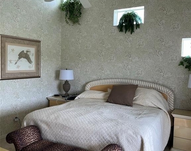 6632 Pineview Terrace - Photo Thumbnail 10