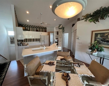 6632 Pineview Terrace - Photo Thumbnail 5