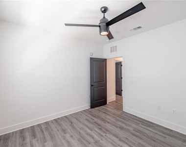 1420 Lakefront Drive - Photo Thumbnail 17