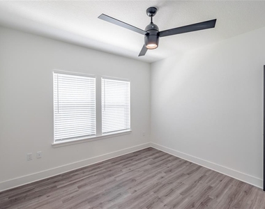 1420 Lakefront Drive - Photo Thumbnail 18