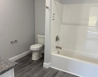 410 Circle Drive - Photo Thumbnail 14