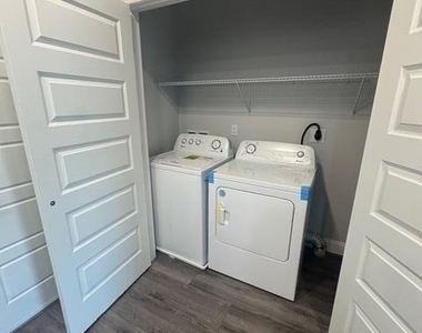 410 Circle Drive - Photo Thumbnail 11