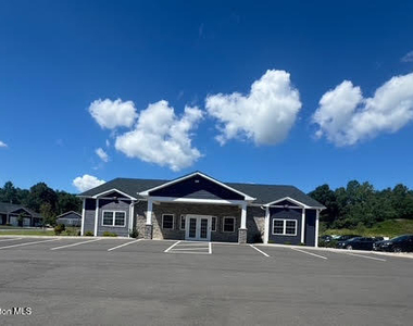 410 Circle Drive - Photo Thumbnail 4