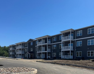 410 Circle Drive - Photo Thumbnail 2