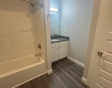 404 Circle Drive - Photo Thumbnail 26