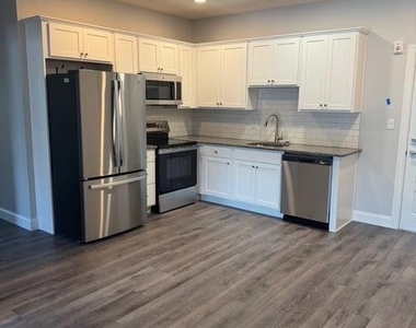 404 Circle Drive - Photo Thumbnail 6