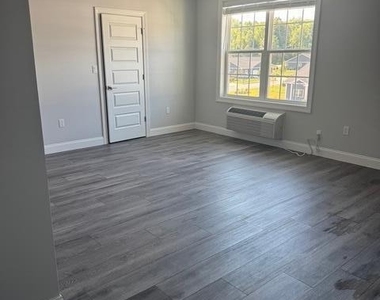 404 Circle Drive - Photo Thumbnail 34