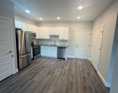 404 Circle Drive - Photo Thumbnail 9