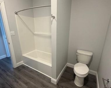 404 Circle Drive - Photo Thumbnail 21
