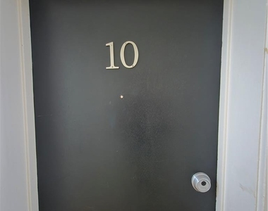 218 S 15th Street - Photo Thumbnail 5