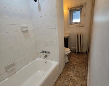 218 S 15th Street - Photo Thumbnail 4