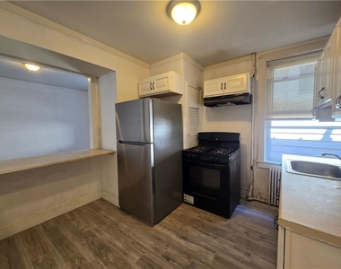 218 S 15th Street - Photo Thumbnail 3