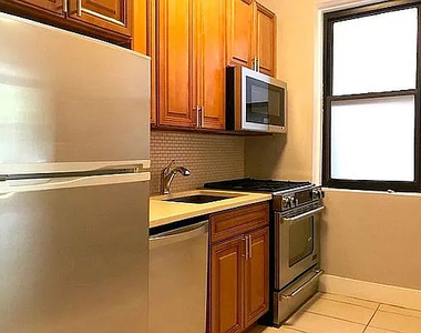 West 81st Street - Photo Thumbnail 7