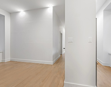 121 Madison Street - Photo Thumbnail 2