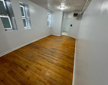 West 181st St / Grand Ave - Photo Thumbnail 2