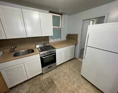 West 181st St / Grand Ave - Photo Thumbnail 7