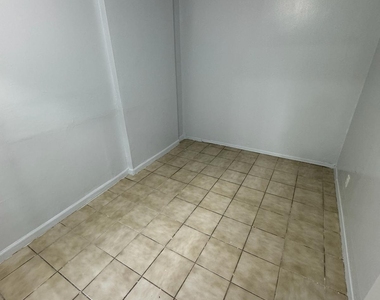 West 181st St / Grand Ave - Photo Thumbnail 1
