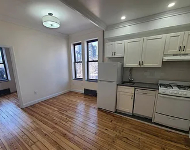 Watts Street - Photo Thumbnail 9