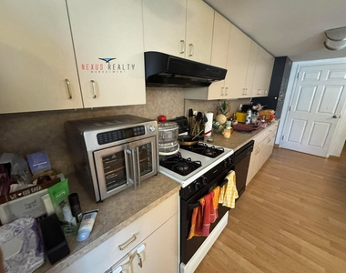 35-4 28th Avenue - Photo Thumbnail 3