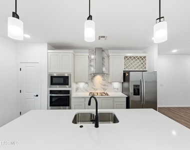 15113 Ambition Avenue - Photo Thumbnail 8