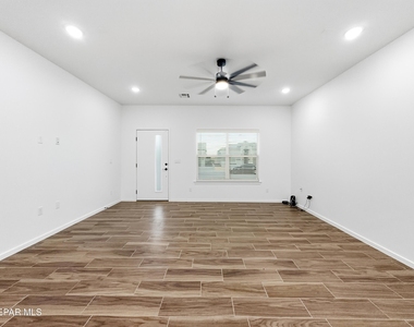 15113 Ambition Avenue - Photo Thumbnail 12