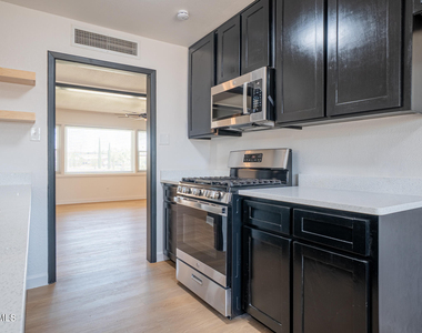 204 Balboa Road - Photo Thumbnail 7