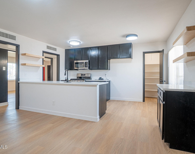204 Balboa Road - Photo Thumbnail 5