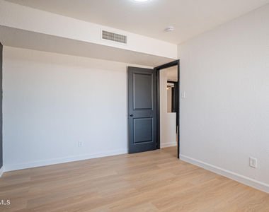 204 Balboa Road - Photo Thumbnail 12