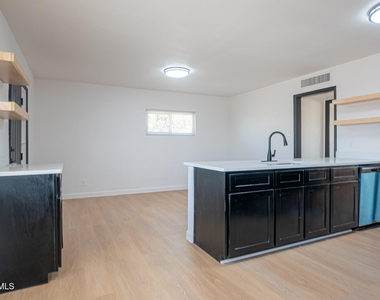 204 Balboa Road - Photo Thumbnail 6
