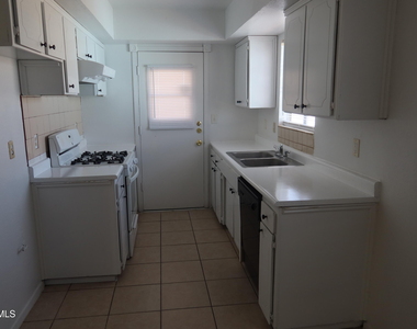 3827 Olympic Avenue - Photo Thumbnail 6