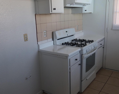 3827 Olympic Avenue - Photo Thumbnail 7