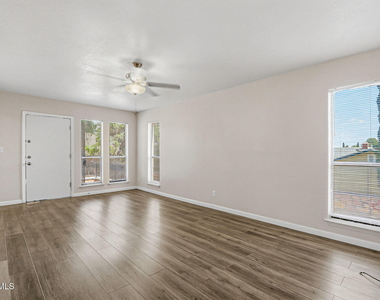 10604 Springwood Drive - Photo Thumbnail 7