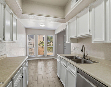 10604 Springwood Drive - Photo Thumbnail 14