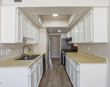 10604 Springwood Drive - Photo Thumbnail 11