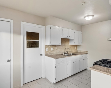 513 Gilmore Way - Photo Thumbnail 6