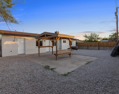 513 Gilmore Way - Photo Thumbnail 4