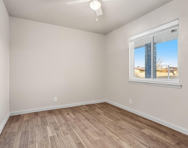 513 Gilmore Way - Photo Thumbnail 15