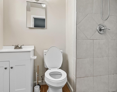 513 Gilmore Way - Photo Thumbnail 9