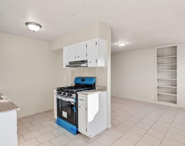 513 Gilmore Way - Photo Thumbnail 7
