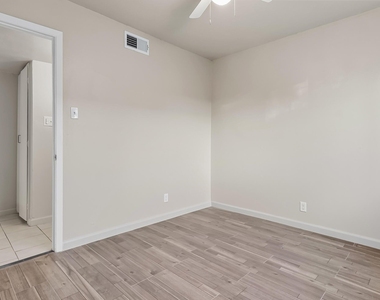 513 Gilmore Way - Photo Thumbnail 16