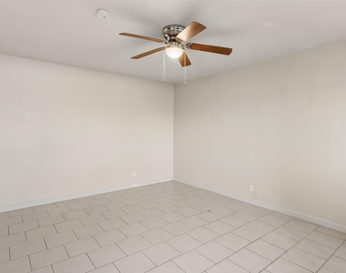 513 Gilmore Way - Photo Thumbnail 23