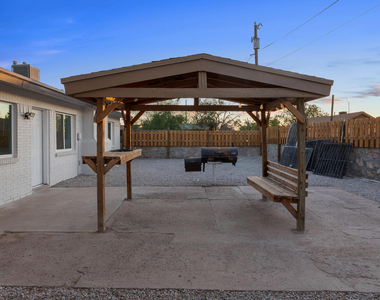 513 Gilmore Way - Photo Thumbnail 3